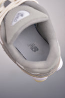 9060 Grey White