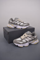 9060 Grey White