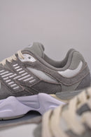9060 Grey White
